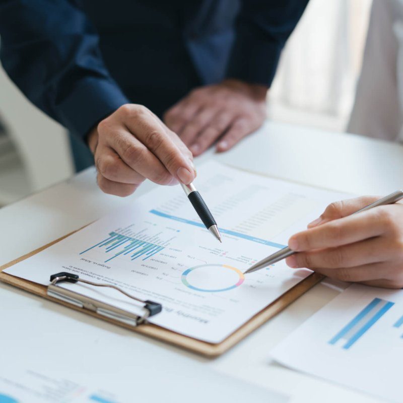business-sales-consultant-discussing-in-data-documents-at-modern-office-qjn5s7f0pcchxwe4k5w2j0vgsculqmdip2dufpgfgg-qxng9whlqb1el3kaaaw5di8nykfq1e09f4g0150im8