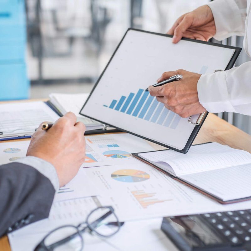 business-team-consultant-working-with-new-startup-growth-project-plan-and-discussion-analyzing-for-qjn5w4et6hpibepbouu3x1alw5jnt7x98g8of7ndj4